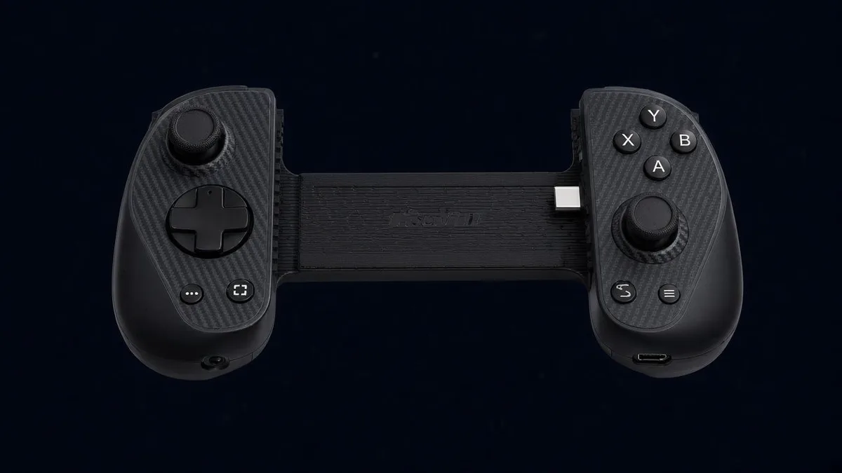 Serafim S3 MFi controller for iPhone 15, 16, and 17